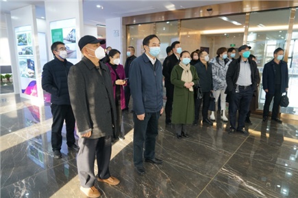 12月14日，張家界市政協黨組書記、主席歐陽斌一行來到張家界高新區萬眾實業集團有限公司，宣講黨的二十大精神